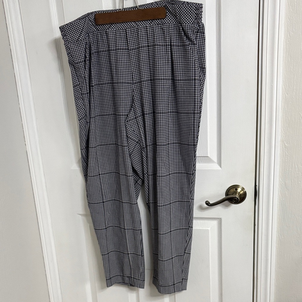 Torrid Black and White Checkered Cropped Pants